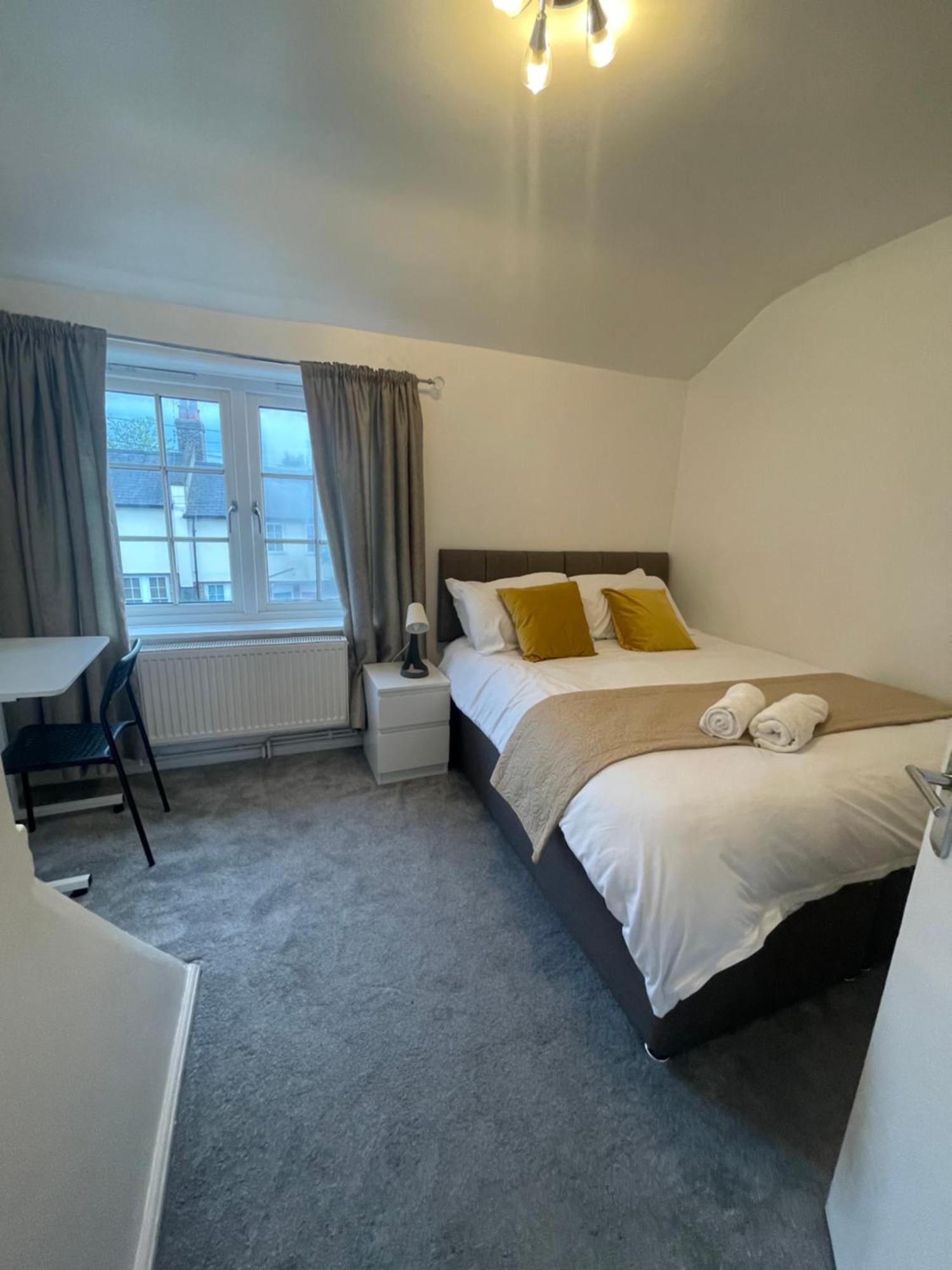Tooting - Cosy 2 Bedroom House With Garden, 5 Mins Walk To Tube Station